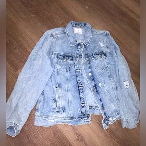 Old navy jean jacket. A light blue/washed out colour in size XL